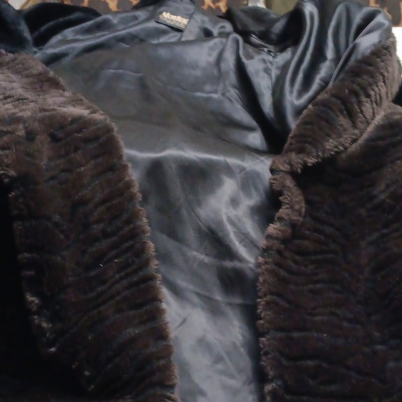 Monterey Fashion FAUX fur Coat. - Picture 9 of 10